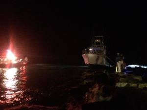 boat stuck at jetty IRI, boast crashes into indian river inlet jetty,