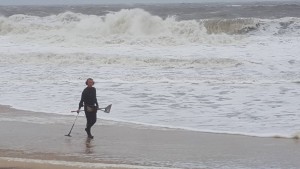 rehoboth beach, metal detecting, delaware, sussex county, noreaster stormy seas, bug waves, hurricane joaquin, beach combing